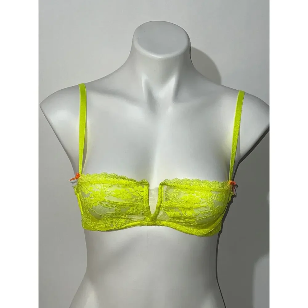 Victoria Secret women’s laced bra